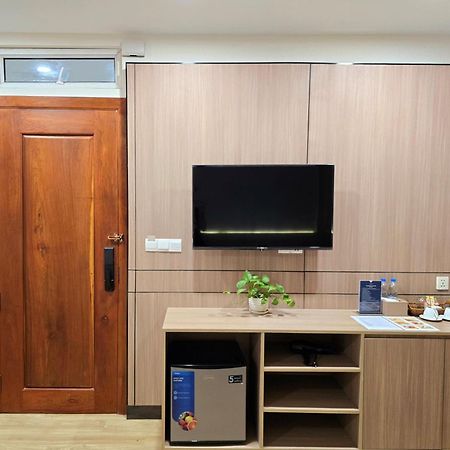 Joli Hotel Пномпень Экстерьер фото
